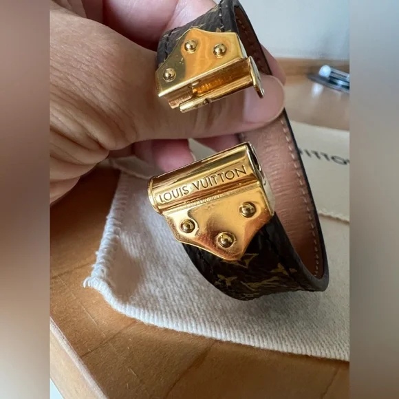 Louis Vuitton - Picture 9 of 11